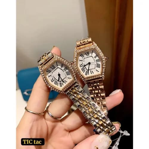 Montre femme à bracelet métallique bicolore (style tonneau serti de cristaux)